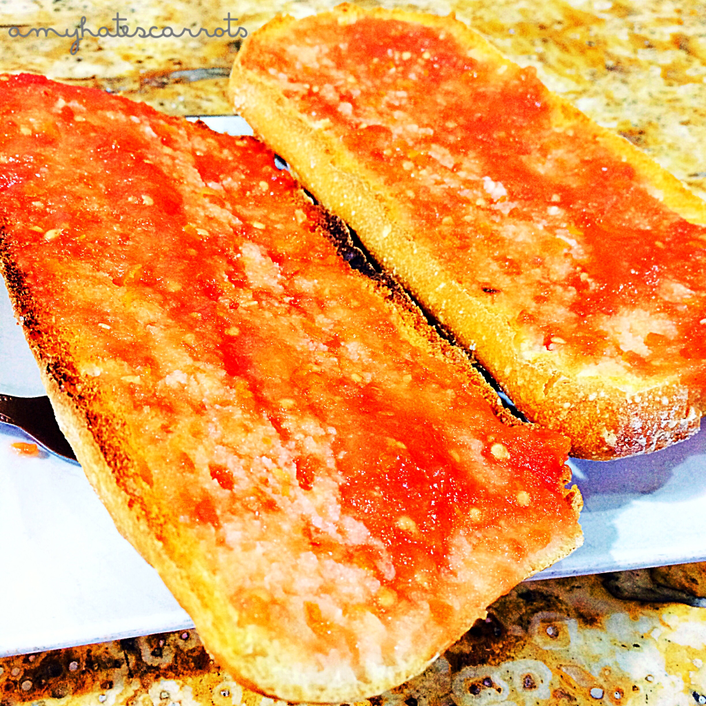 Toast with Tomato Pulp | A guide to ordering coffee in Spain